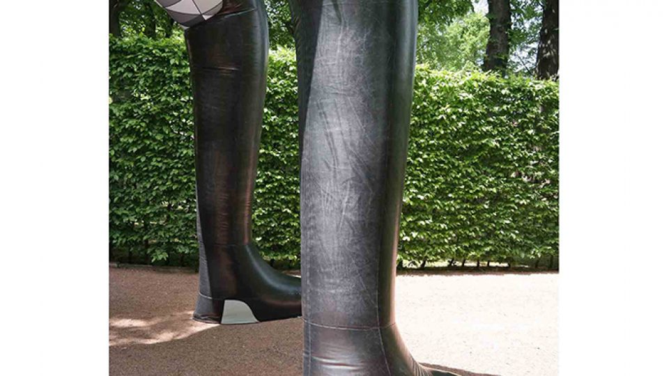 inflatable-archway-women-shoes