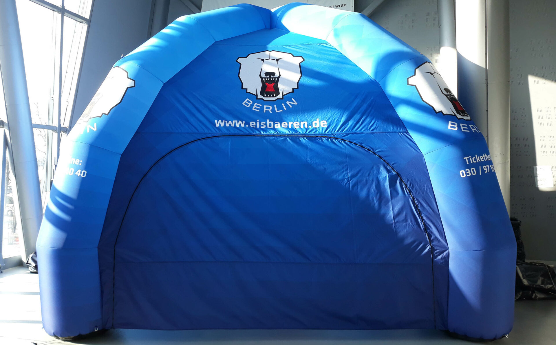 Eisbären-Berlin-inflatable-spider-tent-visual