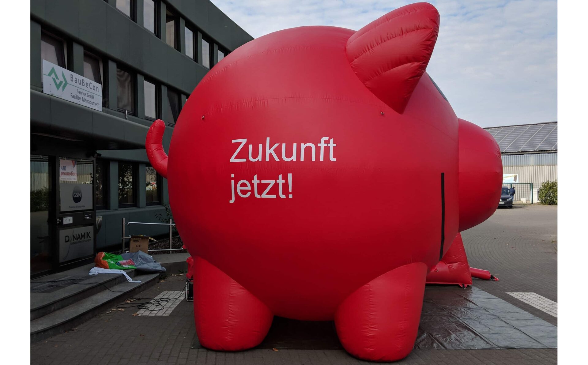 inflatable_pig