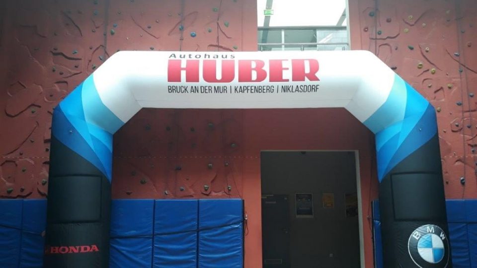 inflatable_arch_with_banner