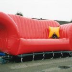 Produktnachbildung (Replik): Aufblasbare Riesen-Couch