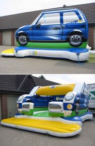 Riesige aufblasbare Figuren 21 Auch diese Auto-Hüpfburg ist ein Beispiel für eine aufblasbare Figur