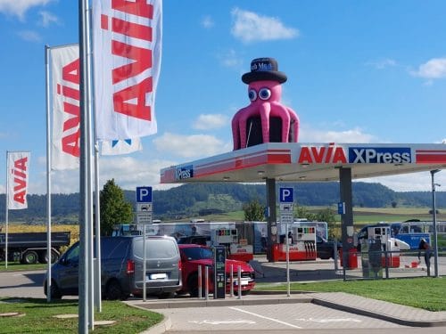 Aufblasbare-Dachwerbung AVIA