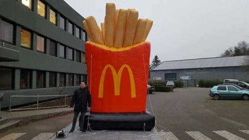 aufblasbare-mcdonalds-pommes-tuete