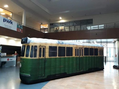Aufblasbare Straßenbahn