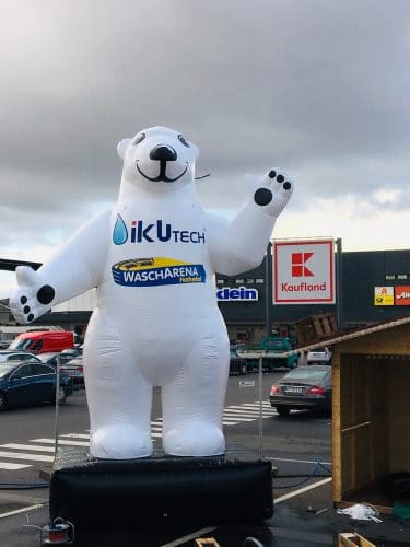 Aufblasbarer-Eisbaer