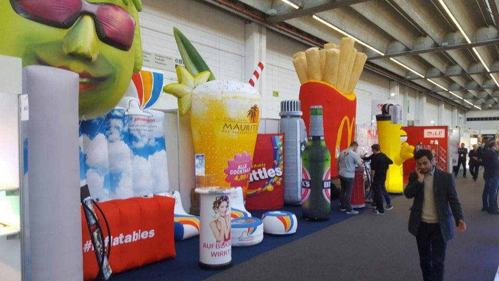 Aufblasbarer-Messestand