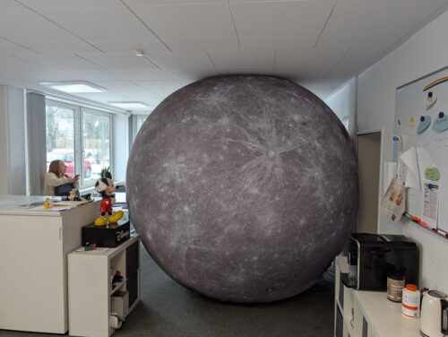 Aufblasbarer Mond zur Vermietung