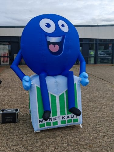 Inflatables News 12 Aufblasbarer Werbefigur Pointee Payback