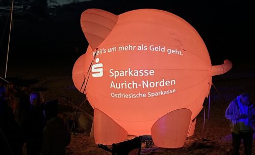 Aufblasbare Produktnachbildungen & Repliken 34 Aufblasbares Leuchtschwein Sparkasse