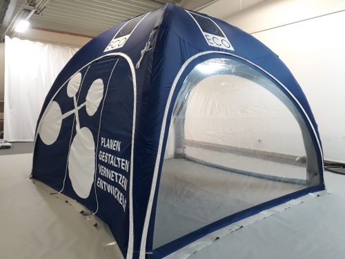 Aufblasbares Zelt mit Türen