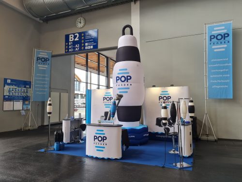 aufblasbare Boje POP Fender auf Messestand