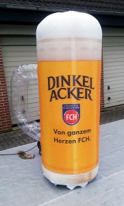 aufblasbares Dingel Achker Glas