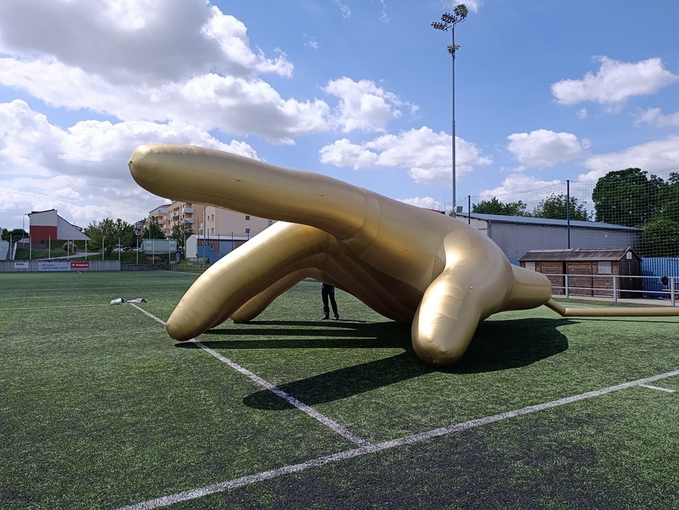 Inflatable golden Hand 11 Meter