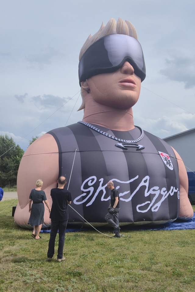 Gigantisch, modular und bereit für die große Bühne: Unser XXL-Inflatable für Ski Aggu’s Tour 2025!