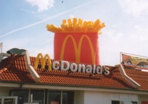 Mc Donald's Pommes Tüte aufblasbar