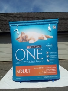 Katzenfutter als Werbung aufgeblasen