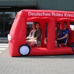 Beispiel für eine aufblasbare Figur: Auto für das Deutsche Rote Kreuz (DRK)
