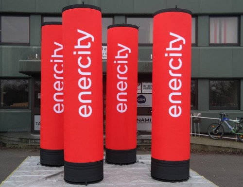 Aufblasbare Werbesäulen 2 Rote Werbesäulen bedruckt