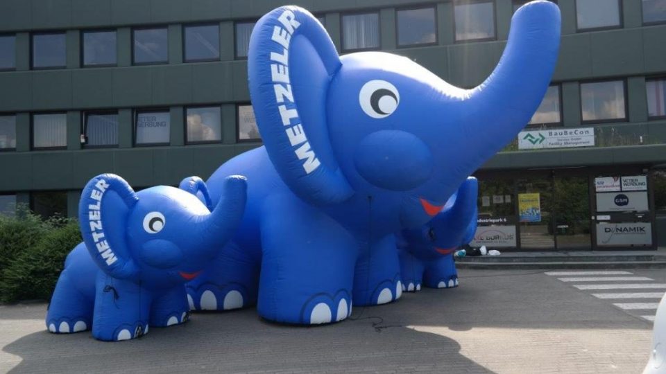 inflatable elefant