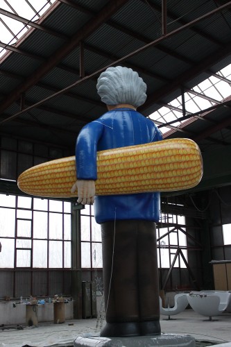 albert-einstein-mit-mais-aufblasbar