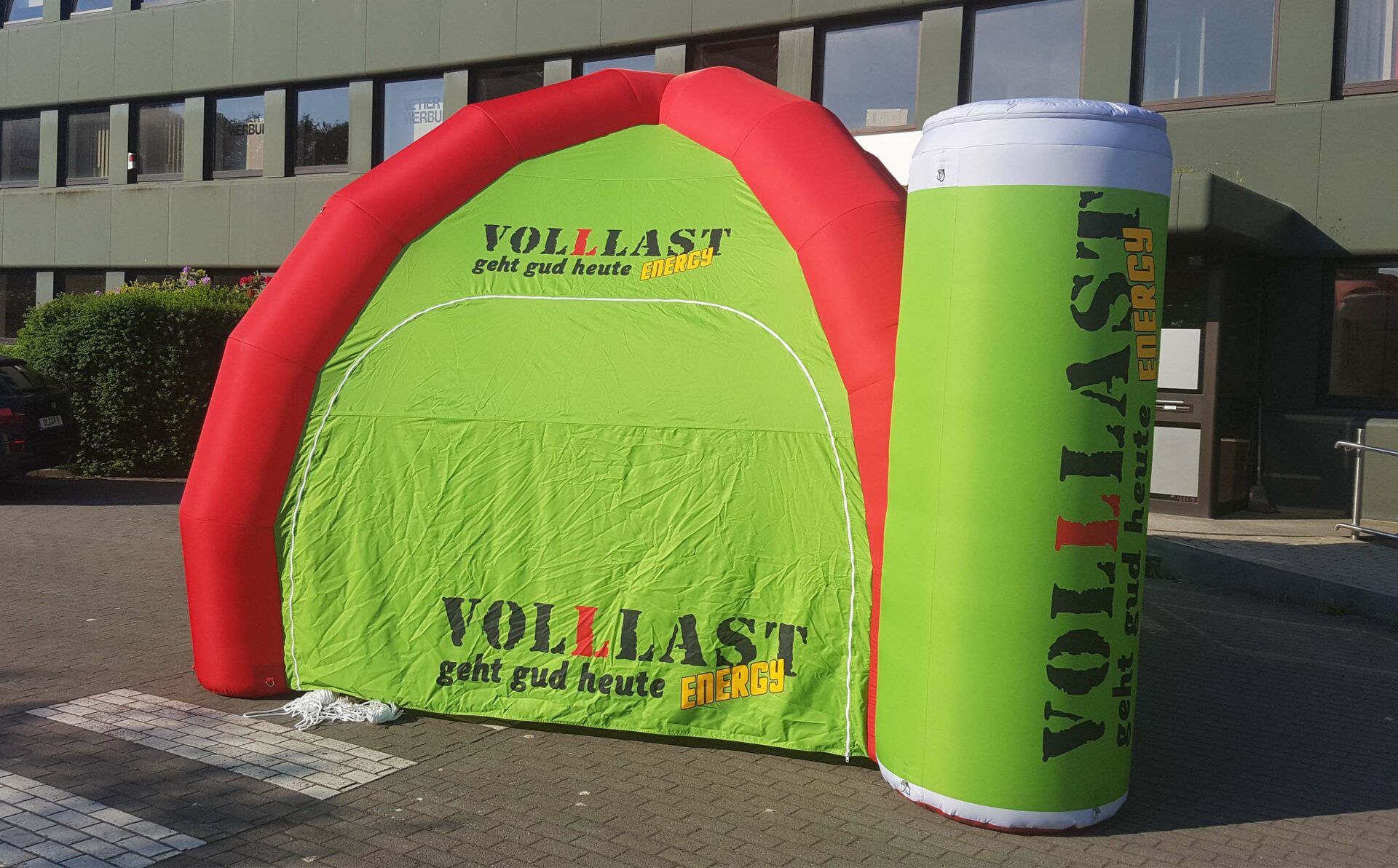 Aufblasbare Energy Dosen mit Zelt