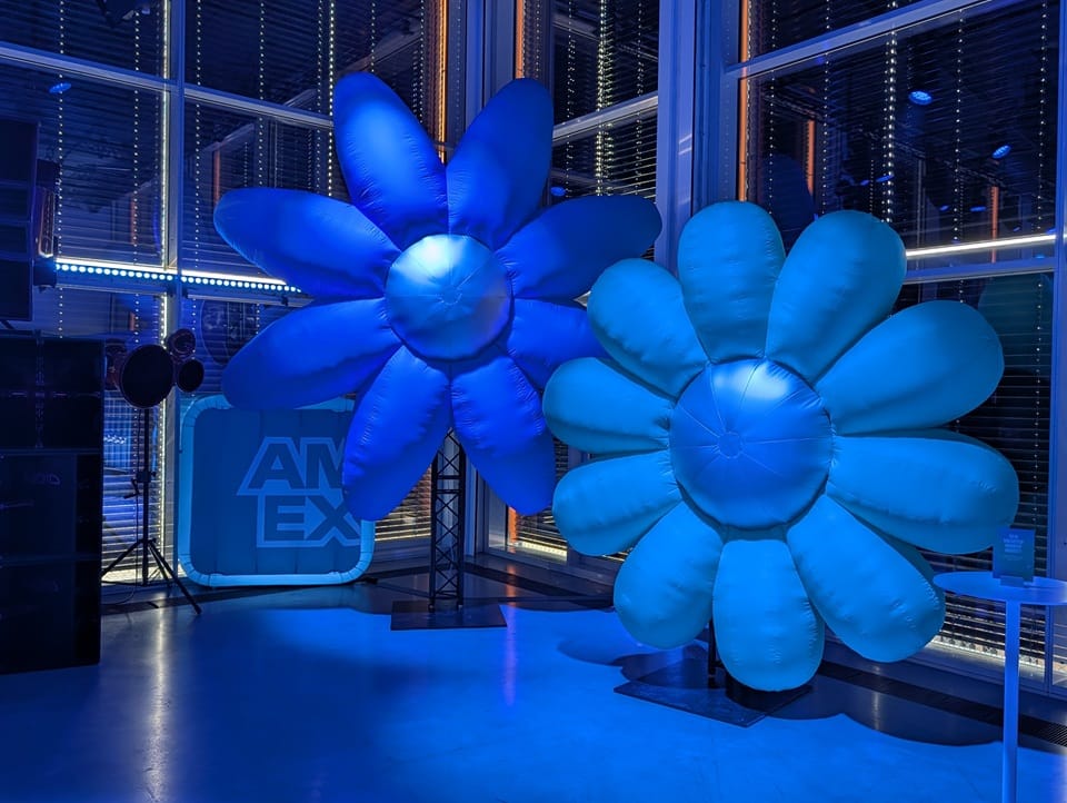 Aufblasbare Blumen - Deko AFTERBLOOM-Festival