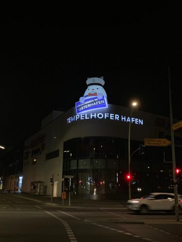 aufblasbare-Dachwerbung-beleuchtet
