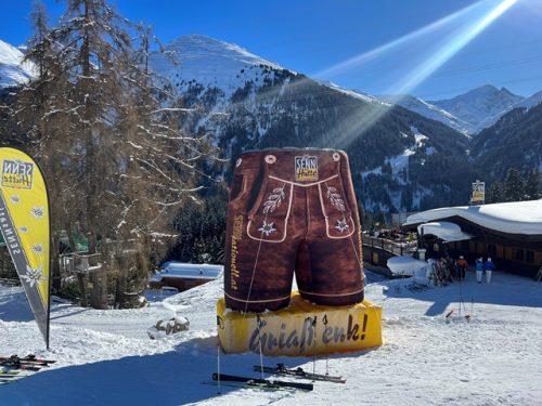 Top-10 Beste Inflatables 2024 7 Riesige, aufblasbare Produktnachbildung (Replik) einer Lederhose, 5 Meter XXL-Format