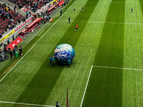 Inflatables News 12 Aufblasbare Weltkugel 4m