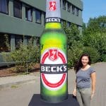 Aufblasbare Produktnachbildung einer Beck's Bierflasche