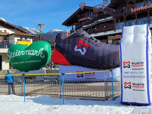 Inflatables News 14 aufblasbarer Riesenschuh