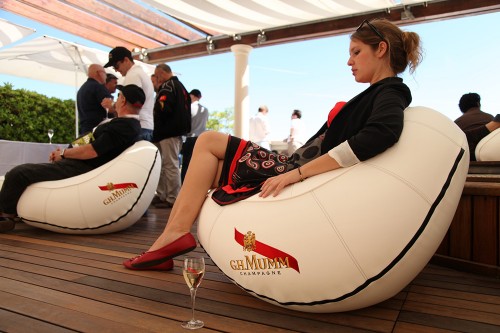 aufblasbarer-rocking-stuhl-outdoor