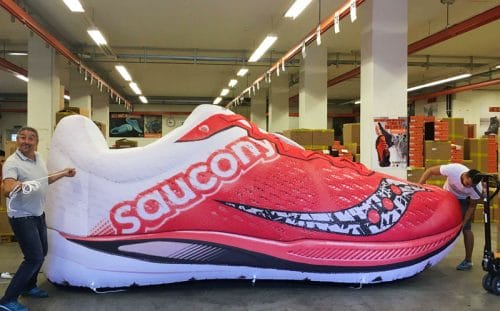 Aufblasbare Produktnachbildung eines Schuhs