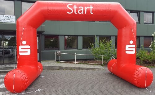 Inflatables News 11 aufblasbarer-torbogen-sparkasse