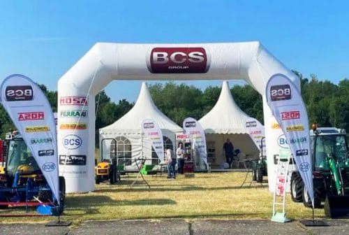 Aufblasbarer Torbogen mit Werbung