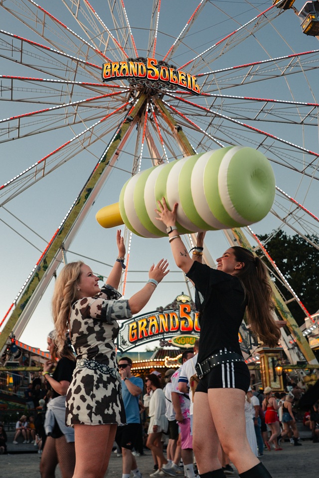 Die ultimative aufblasbare Produktnachbildung: Unser XXL Twister-Eis für Langnese