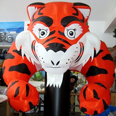 Esso-Tiger als aufblasbares Logo