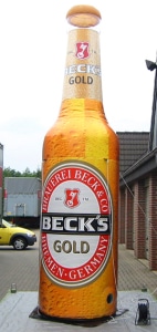 Aufblasbare Flaschen 8 große Becks's gold Flasche aufblasbar