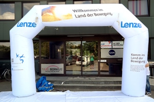 aufblasbarer Torbogen als Durchgang zum Werben