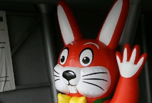 Inflatables News 27 easter bunny