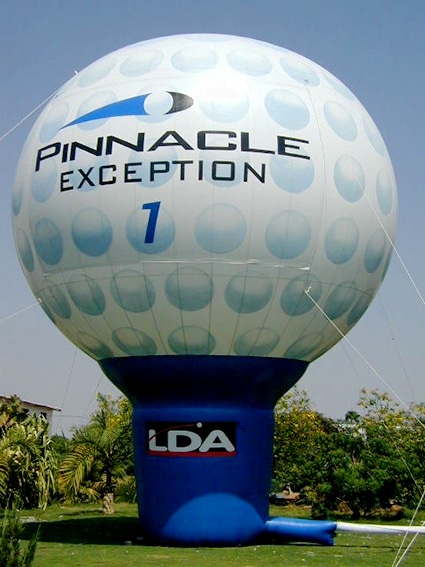 XXL inflatable golf ball