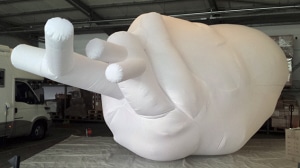 Staats Theater Stuttgart aufblasbares Herz