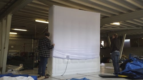 Inflatables News 14 aufblasbare Messestandwand2