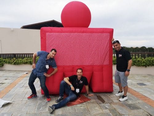 Aufblasbare Logos 13 Aufblasbarer Buchstabe M als Logo