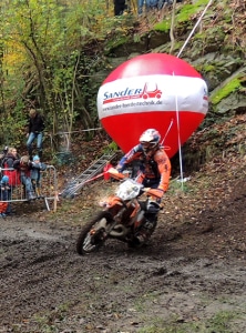 Inflatables News 14 standballon und torbogen cross2