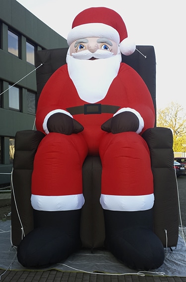 Aufblasbarer Weihnachtsmann mit Stuhl